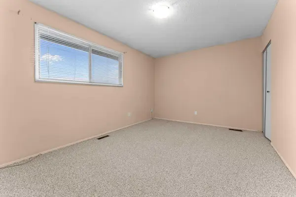 2200 Woodview DR SW #1202, Calgary, AB T2W 3N6