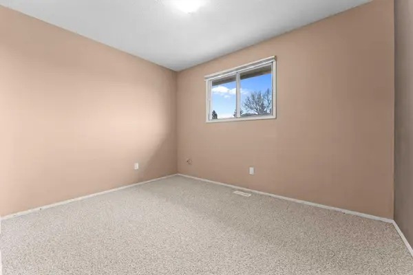 2200 Woodview DR SW #1202, Calgary, AB T2W 3N6