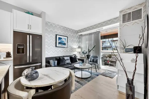 122 Mahogany Centre SE #203, Calgary, AB T3M 2Y1