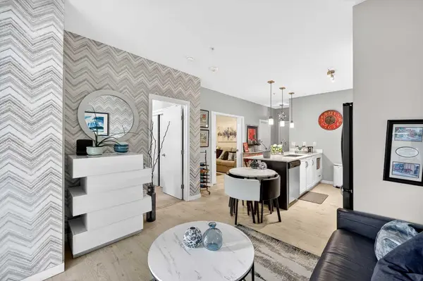 122 Mahogany Centre SE #203, Calgary, AB T3M 2Y1
