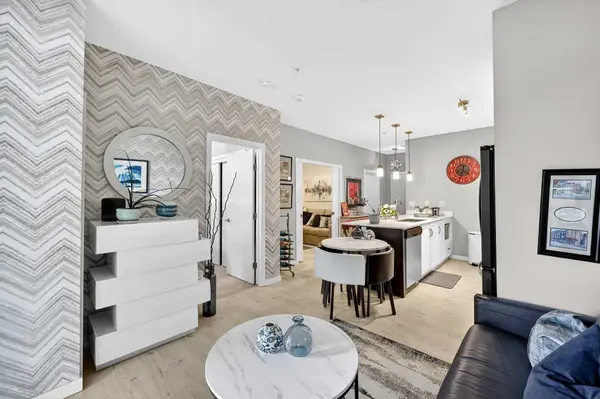 122 Mahogany Centre SE #203, Calgary, AB T3M 2Y1
