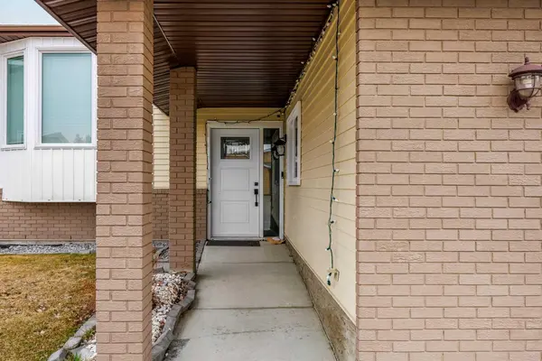 1305 10 AVE SE, High River, AB T0L 1B0