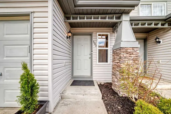 103 Everstone PL SW, Calgary, AB T2Y 4H7