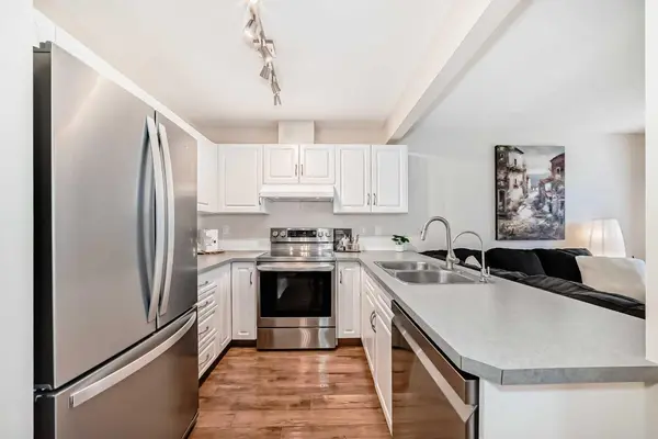 103 Everstone PL SW, Calgary, AB T2Y 4H7