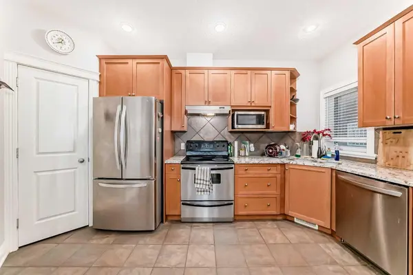 710 56 AVE SW #1, Calgary, AB T2V 0H1