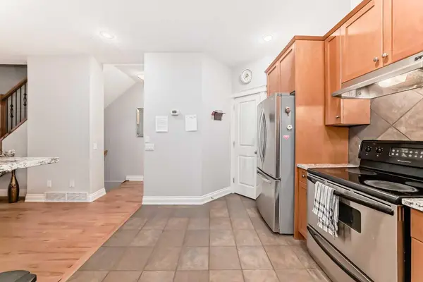 710 56 AVE SW #1, Calgary, AB T2V 0H1