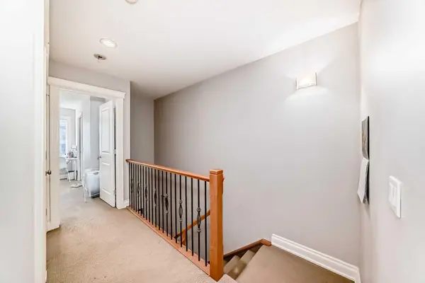 710 56 AVE SW #1, Calgary, AB T2V 0H1