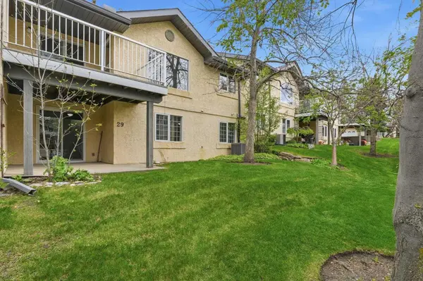 29 Edenwold GN NW, Calgary, AB T3A 5B8