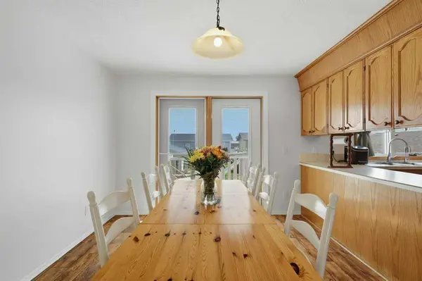 28 Larne PL, Penhold, AB T0M 1R0