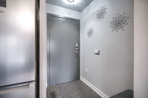 9 Tecumseth ST #421, Toronto C01, ON M5V 3G4