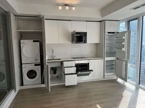 28 Widmer ST #3721, Toronto C01, ON M5V 0W6