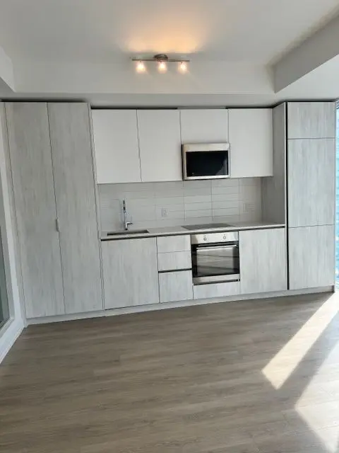 28 Widmer ST #3721, Toronto C01, ON M5V 0W6