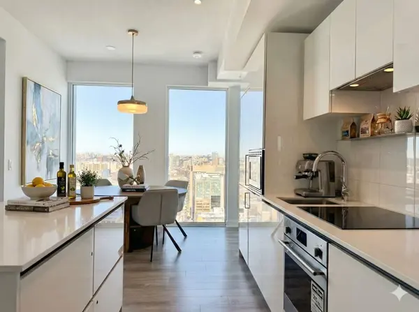 238 Simcoe ST #3709, Toronto C01, ON M5T 0E2