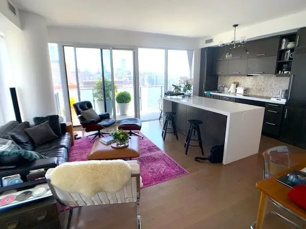 65 St Mary ST #2202, Toronto C01, ON M5S 0A6