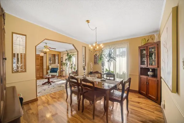36 Juno CRES, Georgina, ON L0E 1R0