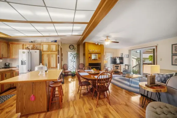 36 Juno CRES, Georgina, ON L0E 1R0