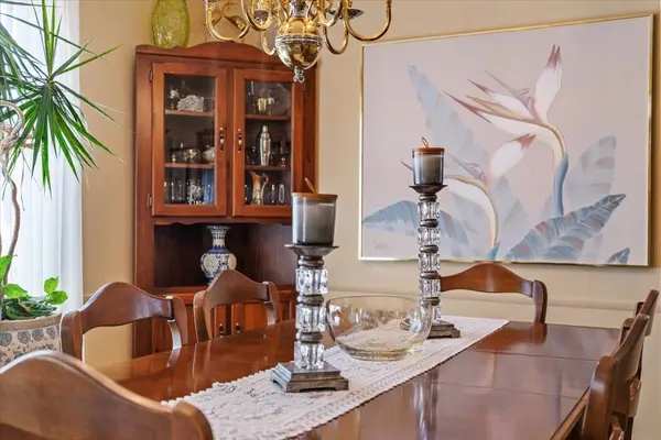 36 Juno CRES, Georgina, ON L0E 1R0