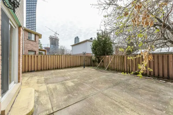379 Wallenberg CRES, Mississauga, ON L5B 3N1