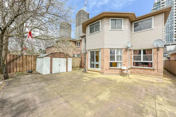 379 Wallenberg CRES, Mississauga, ON L5B 3N1