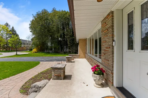 521 Vanessa CRES, Mississauga, ON L5H 2N4