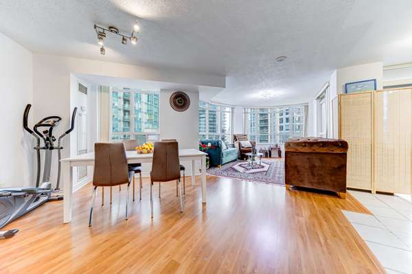 3888 Duke Of York BLVD #1225, Mississauga, ON L5B 4P5