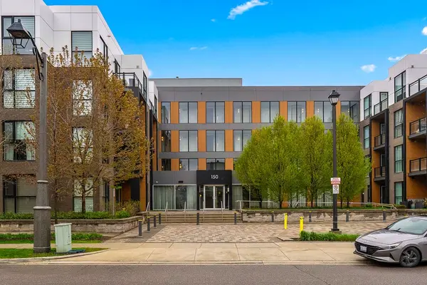 150 Sabina DR #303, Oakville, ON L6H 0W3