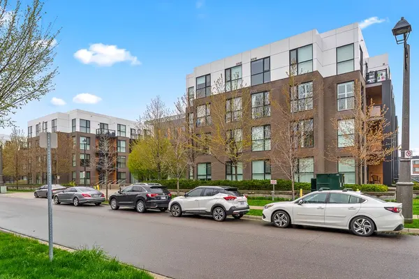 150 Sabina DR #303, Oakville, ON L6H 0W3