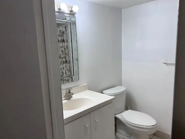 4092 Midhurst LN, Mississauga, ON L4Z 1C7