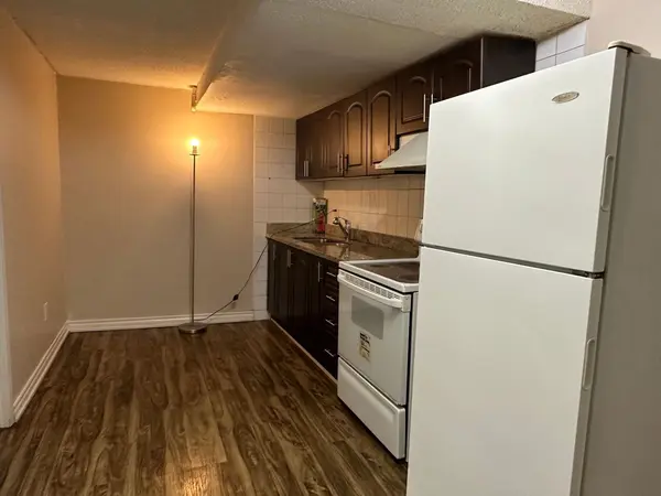 4092 Midhurst LN, Mississauga, ON L4Z 1C7