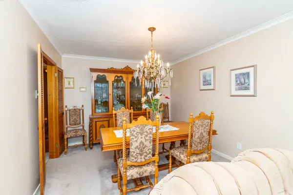 64 Ikley RD, Toronto W05, ON M3J 1C6