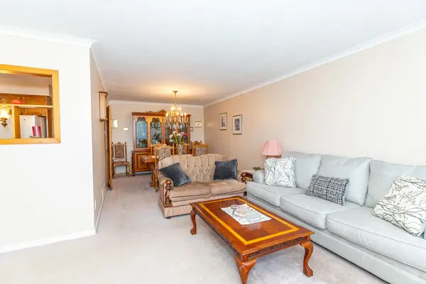 64 Ikley RD, Toronto W05, ON M3J 1C6