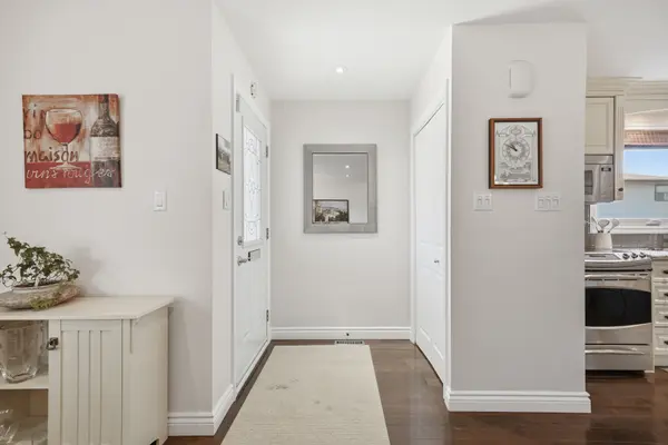 6 Merrydrew CT, Mississauga, ON L5M 1W7