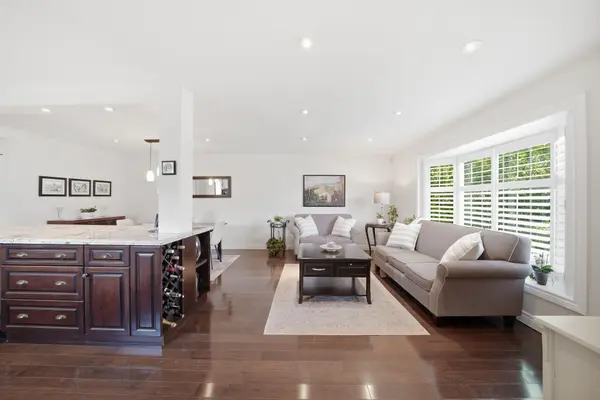 6 Merrydrew CT, Mississauga, ON L5M 1W7
