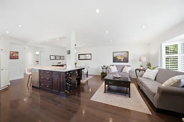 6 Merrydrew CT, Mississauga, ON L5M 1W7
