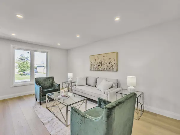 1128 Pinegrove RD, Oakville, ON L6L 2W6