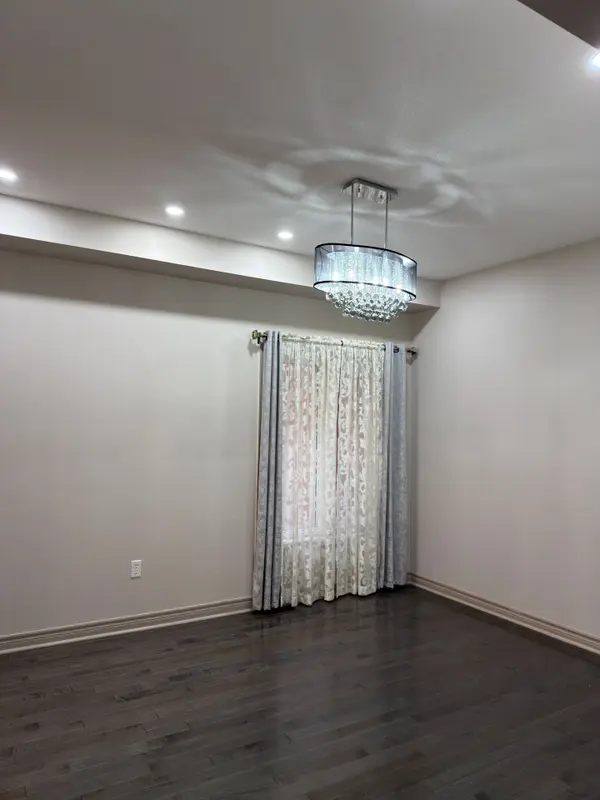 83 Cookview DR, Brampton, ON L6R 3V1