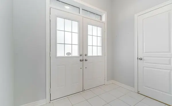 9 Humberstone CRES, Brampton, ON L7A 4C3