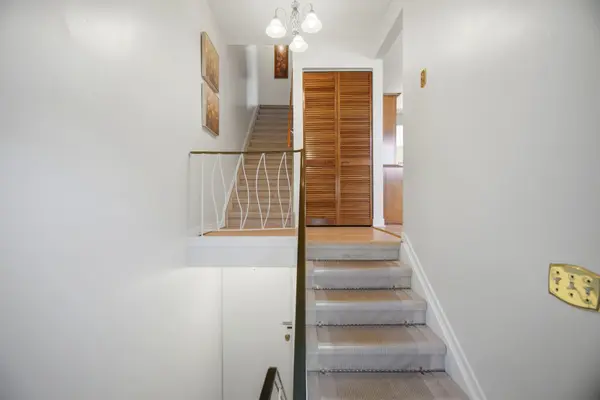 325 Mary ST #3, Hamilton, ON L8L 8A2