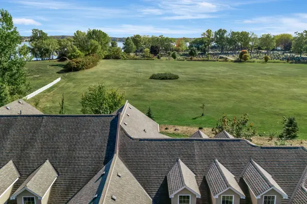 24 Gracefield LN, Belleville, ON K8P 5N6