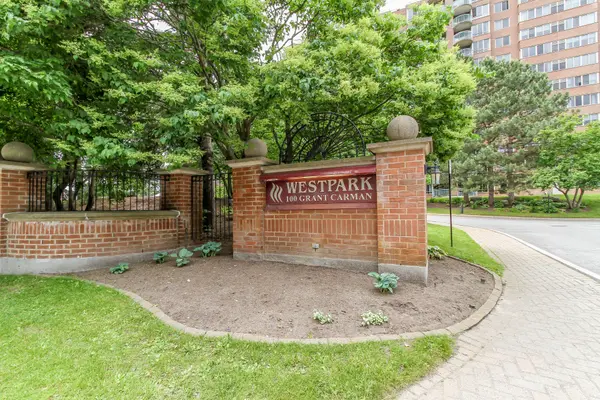 100 Grant Carman DR N #809, Cityview - Parkwoods Hills - Rideau Shore, ON K2E 8B8