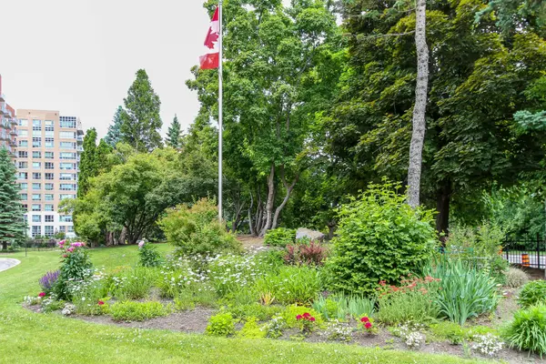 100 Grant Carman DR N #809, Cityview - Parkwoods Hills - Rideau Shore, ON K2E 8B8