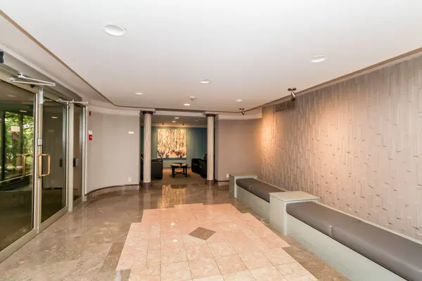 100 Grant Carman DR N #809, Cityview - Parkwoods Hills - Rideau Shore, ON K2E 8B8
