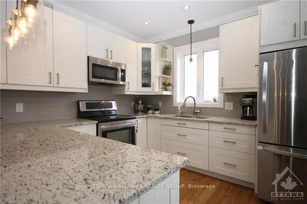 17 ANNA AVE, Carlington - Central Park, ON K1Z 7T5