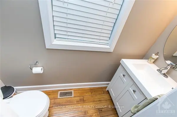 17 ANNA AVE, Carlington - Central Park, ON K1Z 7T5