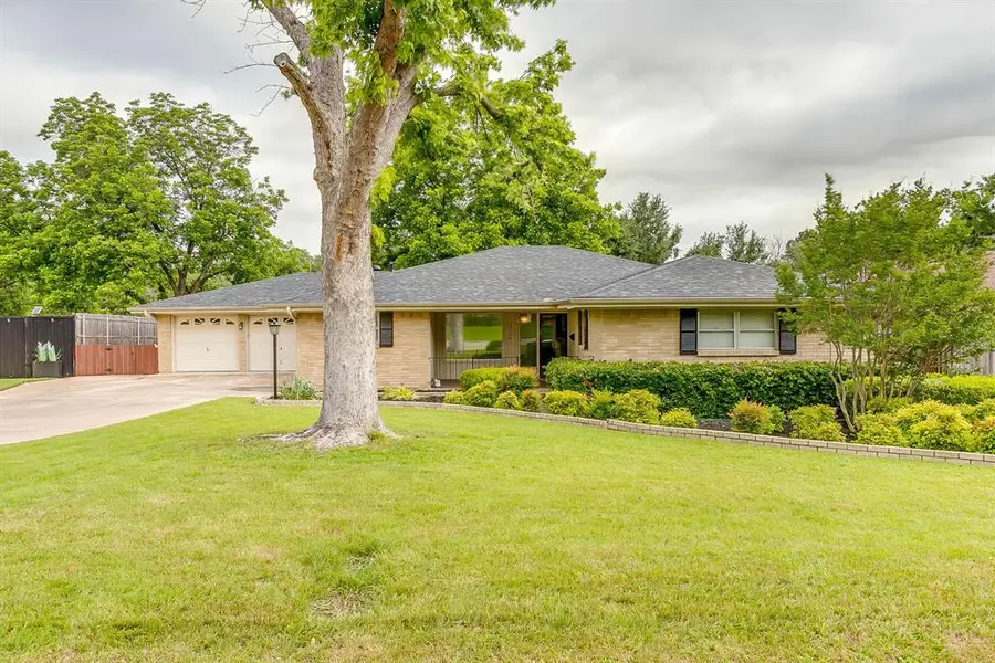 3720 Wilkie Way, Fort Worth, TX 76133