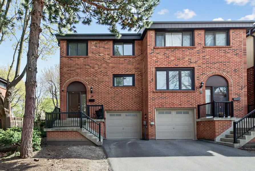 21 Maple Branch PATH, Toronto W09, ON M9P 3T4