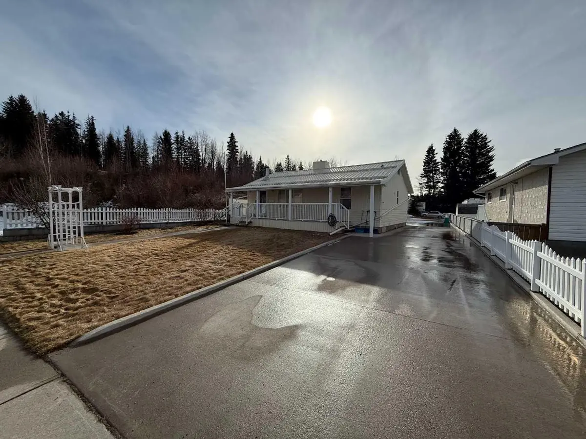 152 Sherwood DR, Hinton, AB T7V 1P6