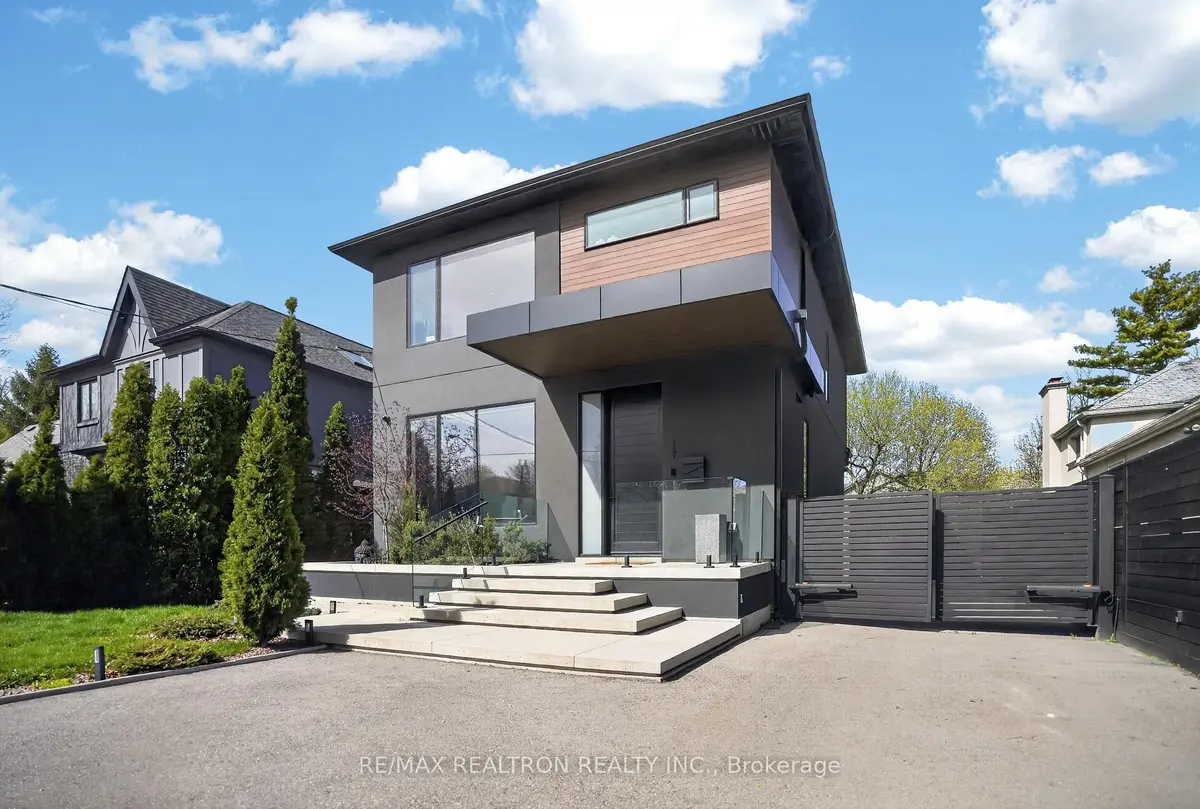 17 Lynnhaven RD, Toronto C04, ON M6A 2K7