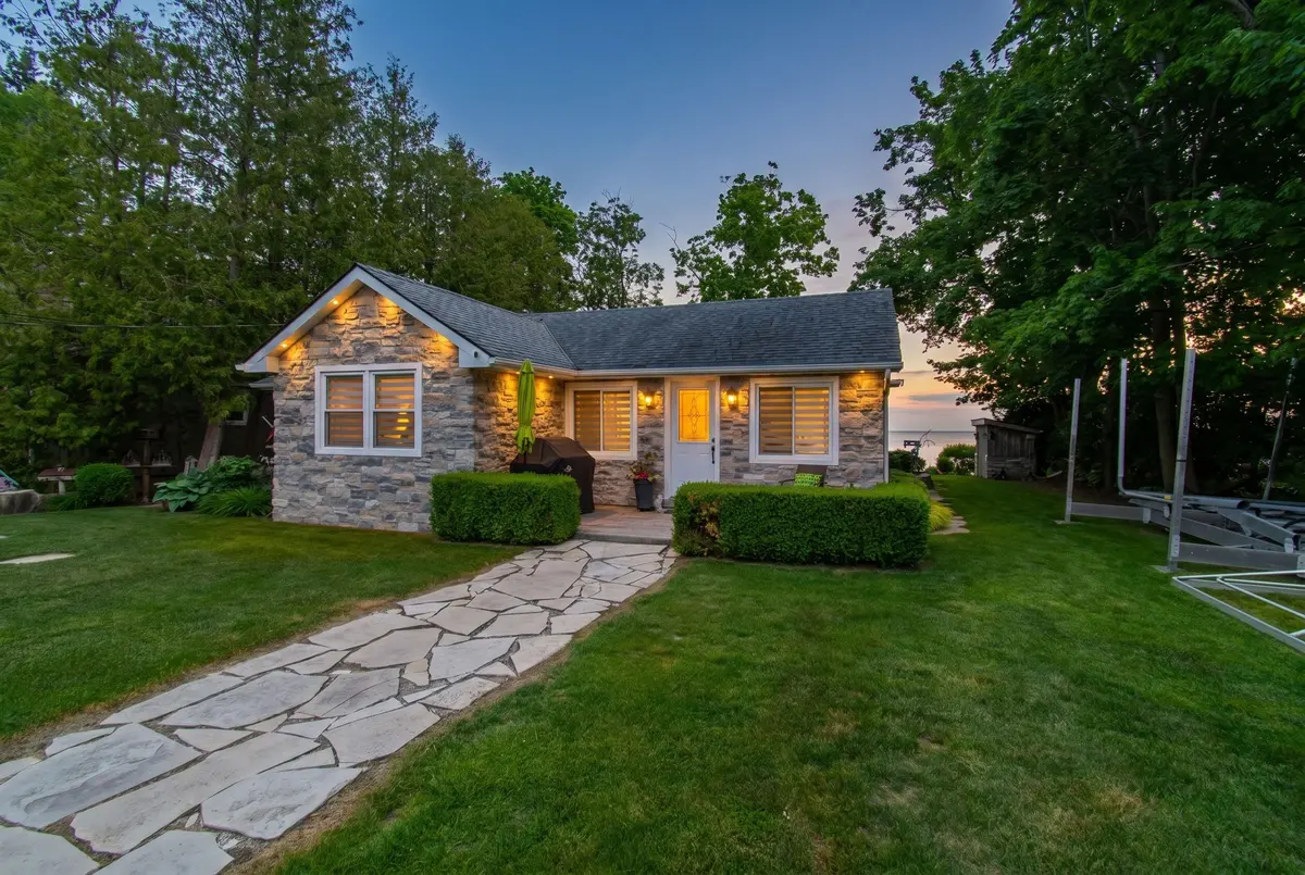 131 Minnetonka RD, Innisfil, ON L9S 2V8