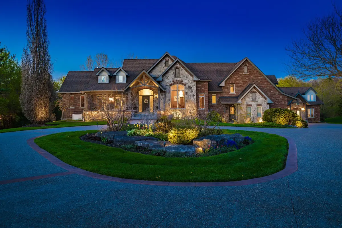 6423 Chelsea RD, Burlington, ON L7P 0M8